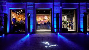 Cupra garage milano di corso como 1, ambasciata milanese della urban culture